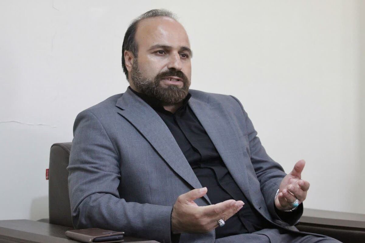  کری دردسرساز خرم آبادی ها؛ اعتراض شدید هواداران استقلال به شهردار + عکس