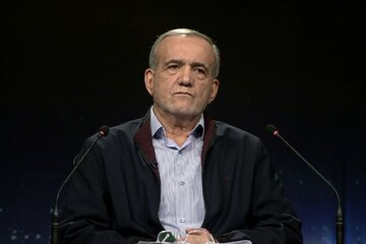 عکسی کمتر دیده شده از رئیس ستاد مصطفی پورمحمدی در نشستی با حضور پزشکیان