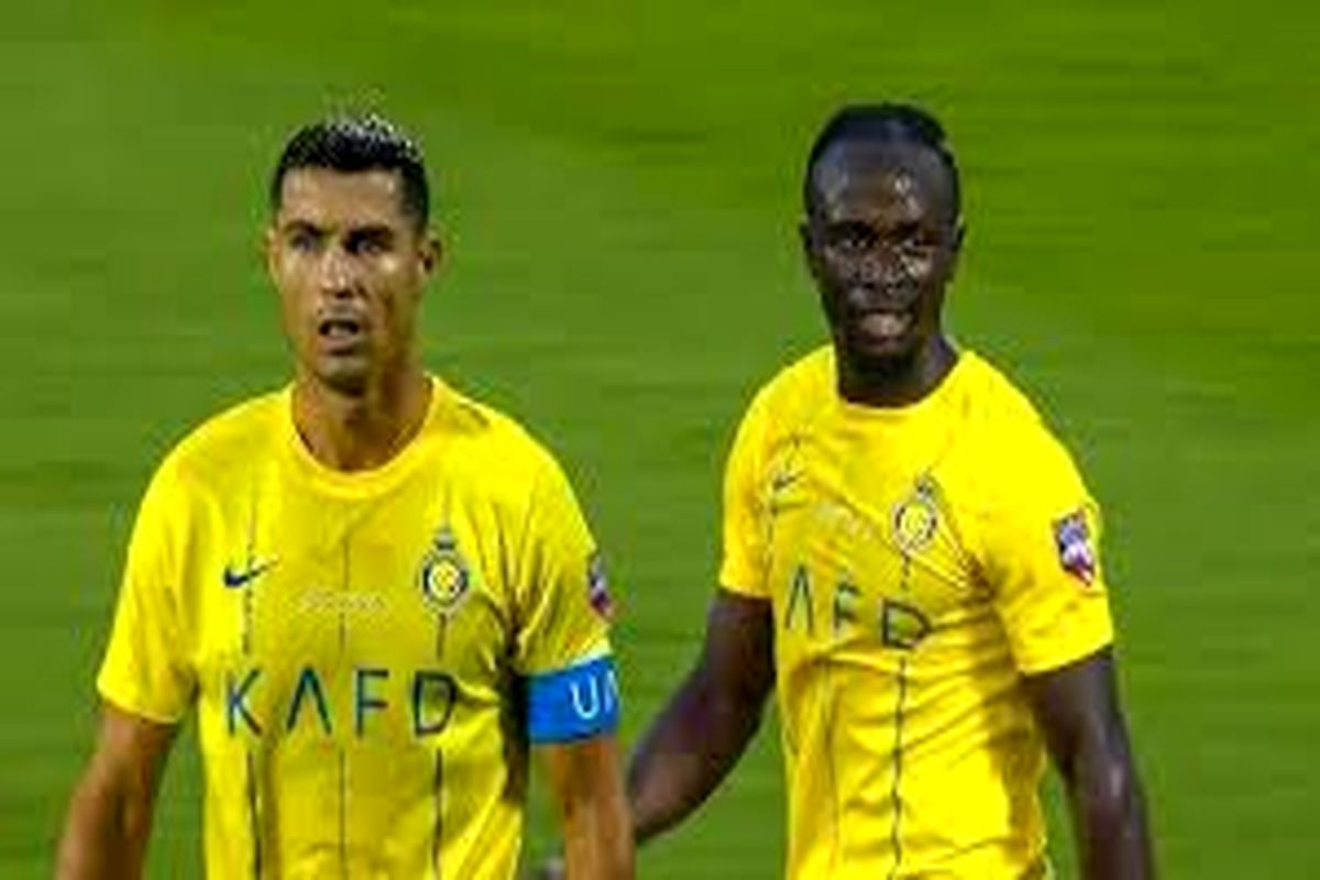 اخراج ناجوانمردانه سادیو مانه از زمین به دلیل خطا بر روی دروازه‌بان الاتحاد (النصر 1-1 الاتحاد)