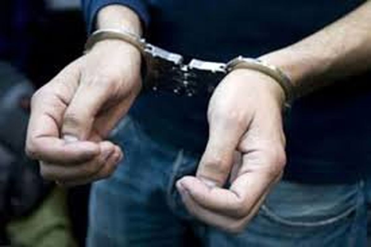 سرقت از خودرو توسط مرد کلاهدار در مشهد+ فیلم