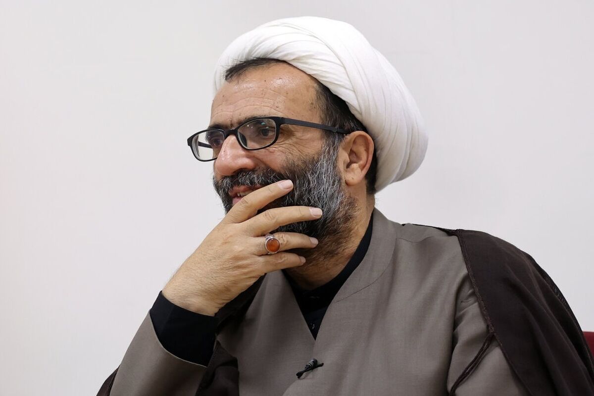 عضو هیات رئیسه: بعضی از نمایندگان کمتر از ۱۰۰ روز در مجلس حضور داشته‌اند / اگر نماینده‌ای به طور متوالی بیش از ۱۰۰ ساعت غیبت داشته باشد به طور خودکار، مستعفی شناخته می‌شود
