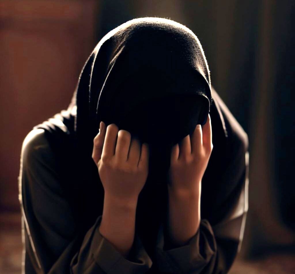 آنجا را به خانه فساد تبدیل کرده بود...با زنان زیادی رابطه داشت