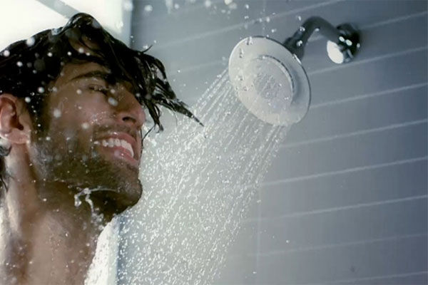 با آب سرد دوش گرفتن به چه کسانی توصیه نمیشود؟