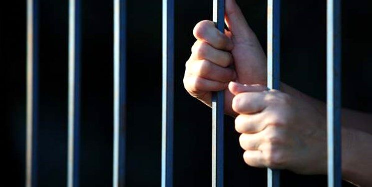 مرد 70 ساله با ضربات تبر و قیچی به جان زن 60 ساله‌اش افتاد