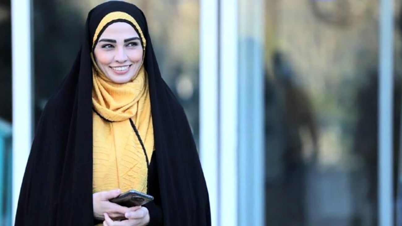 استایل لندنی سیما خضرآبادی «بازیگر بچه مهندس» در یک مهمانی چای!