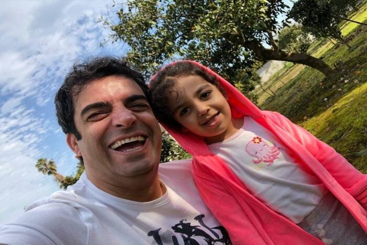  ژست عجیب منوچهر هادی با کیک تولدش!