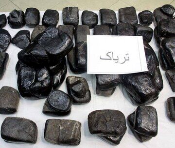 کشف مواد مخدر جاسازی‌شده در «کفش» دو تبعه افغان/ عکس


