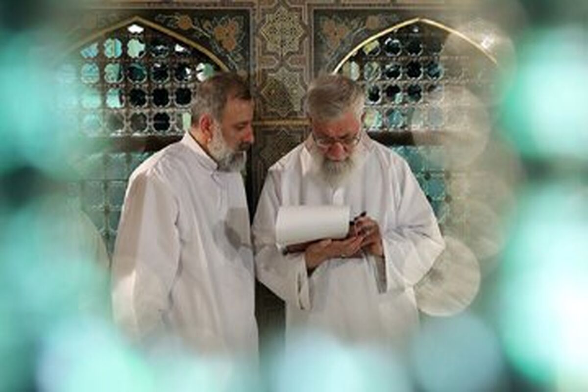 رهبر معظم انقلاب اسلامی بر پیکر شهیدرئیسی و همراهانش نماز اقامه می‌کنند +جزئیات

