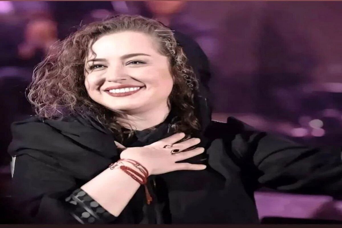 مهراوه شریفی‌نیا در کنار پدر و مادرش آزیتا حاجیان/ عکس