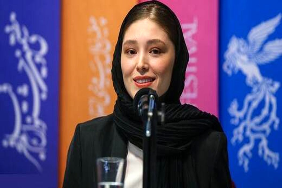فرشته حسینی در نمایی جنگی از فیلم «دسته دختران»