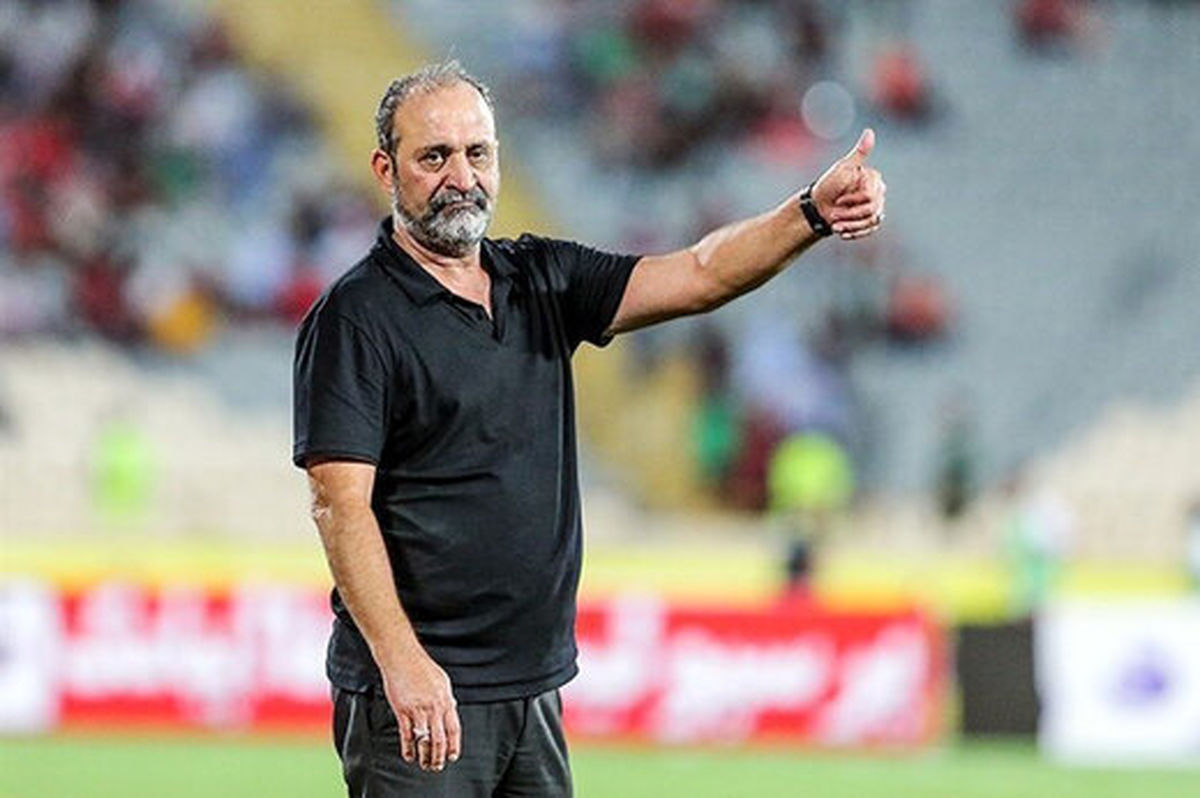 پسر سرمربی کمک پدرش شد!