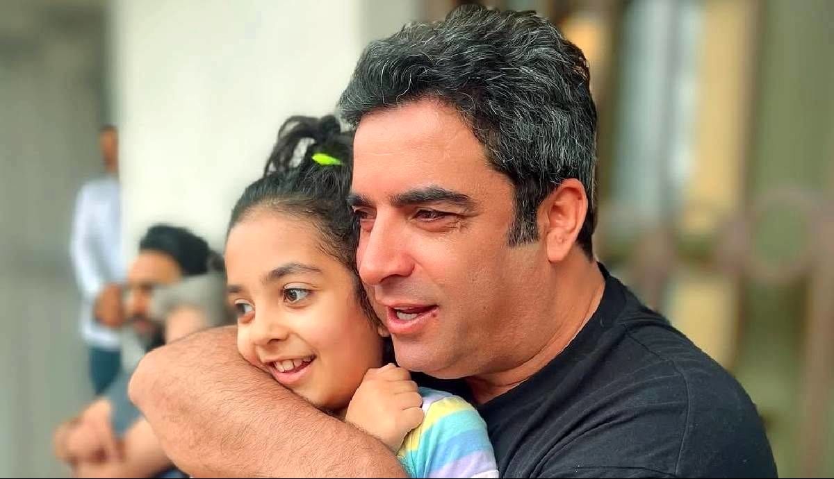 لحظه پدر دختریِ منوچهر هادی و سوفیا در یک رستوران