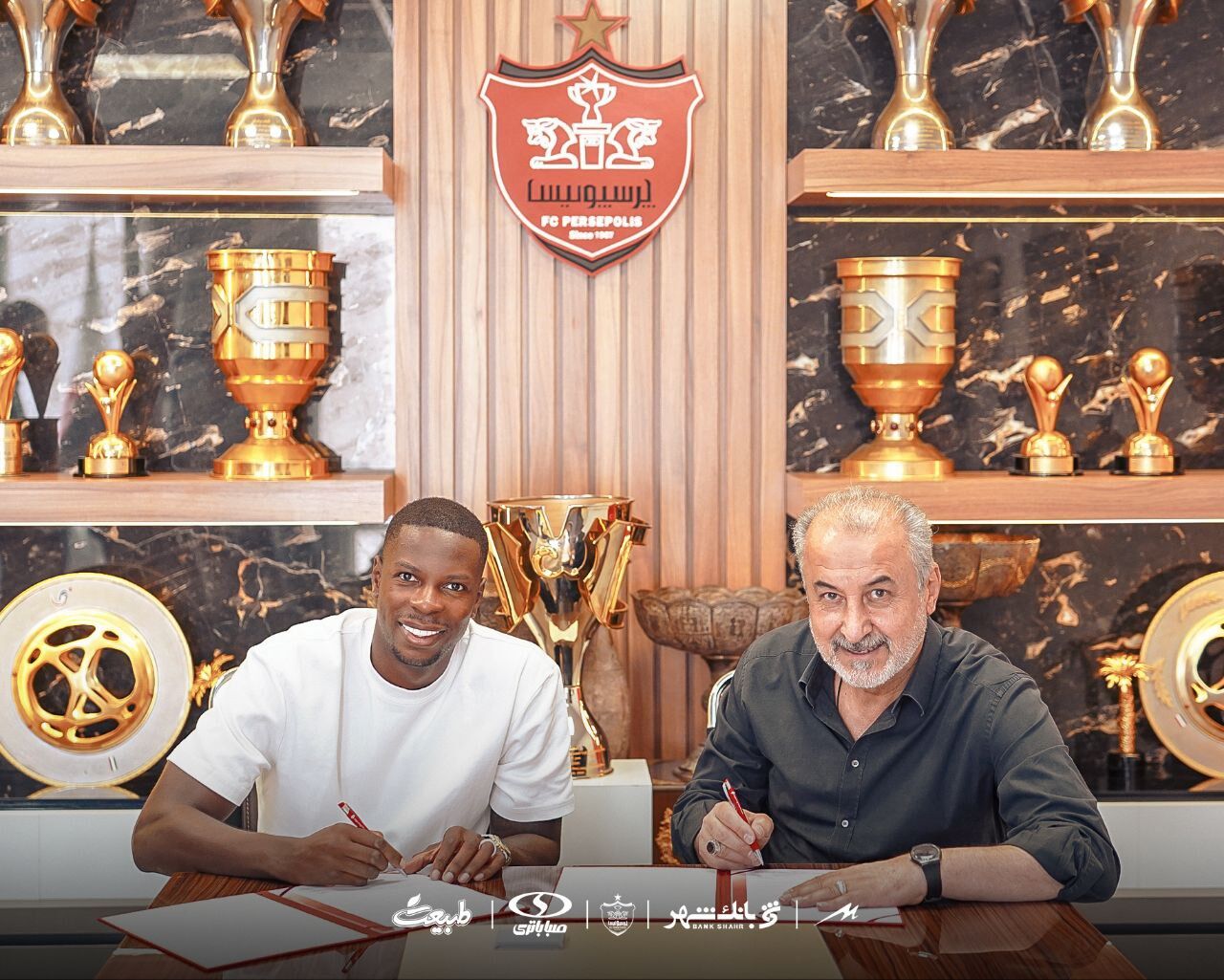 پشت پرده جذب مهاجم خارجی پرسپولیس فاش شد

