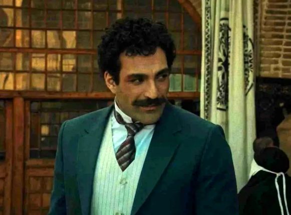 حمید صفت با قیافه متفاوت در پشت صحنه بامداد خمار