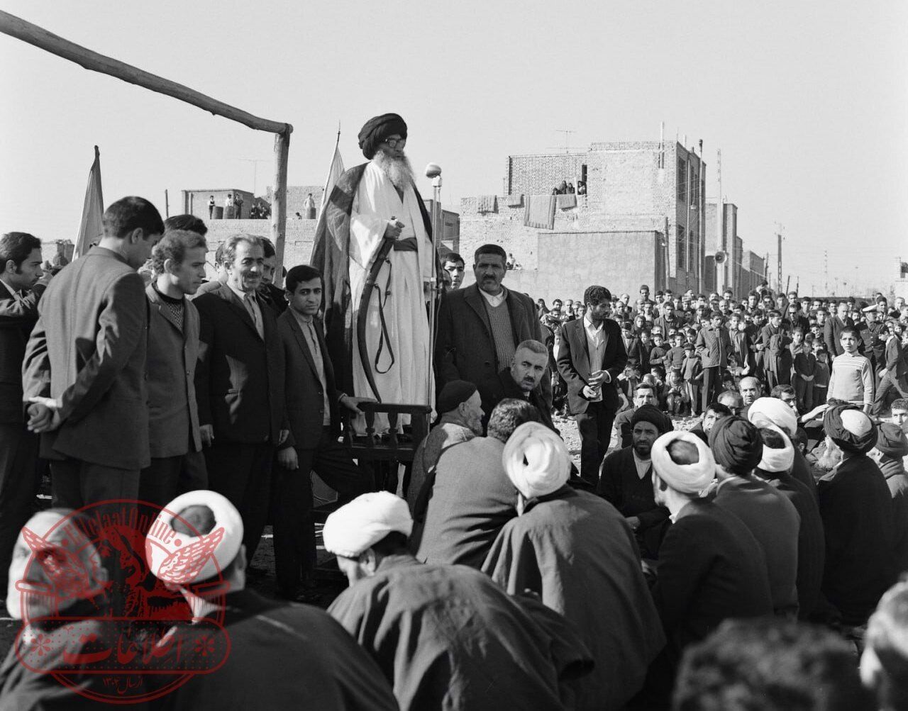 خطیب نماز عید فطر احمدیه تهران با شمشیر! + عکس