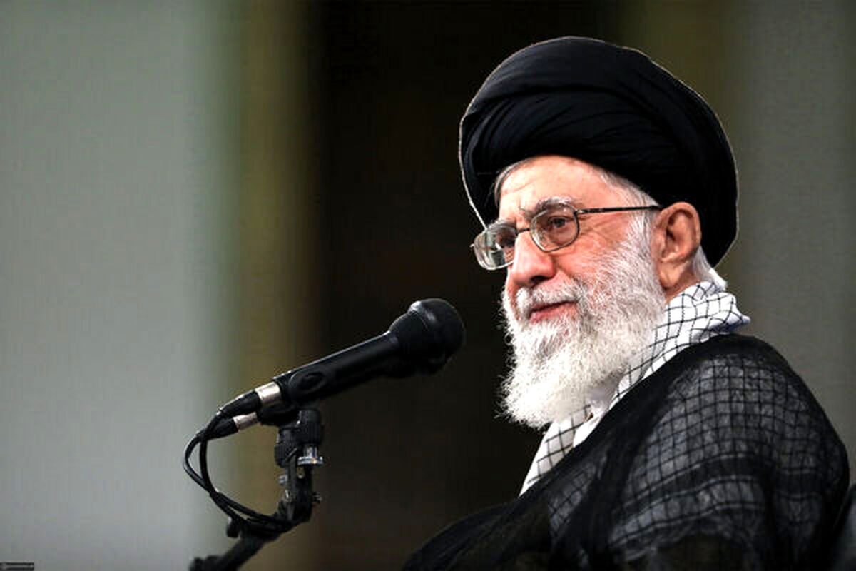 رهبرمعظم انقلاب: دشمن هیچ غلطی نمی‌تواند بکند