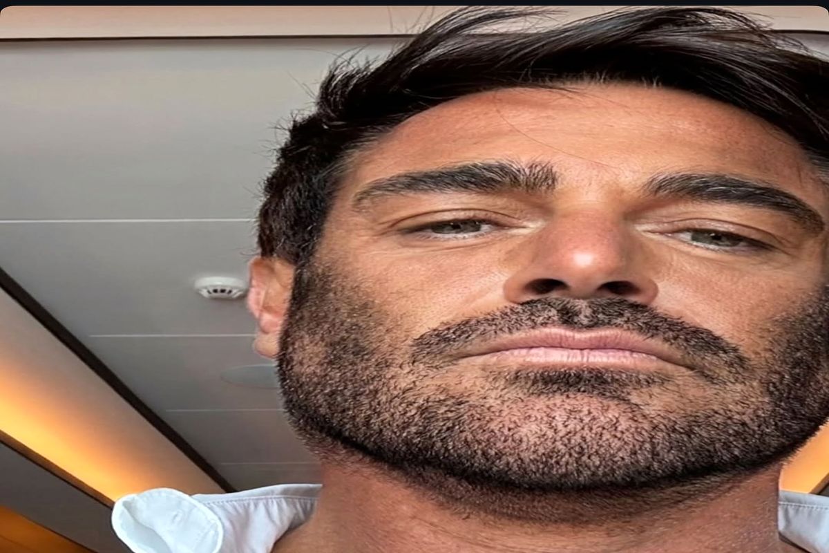 محمدرضا گلزار با یک تیپ شلخته اما جذاب/ عکس