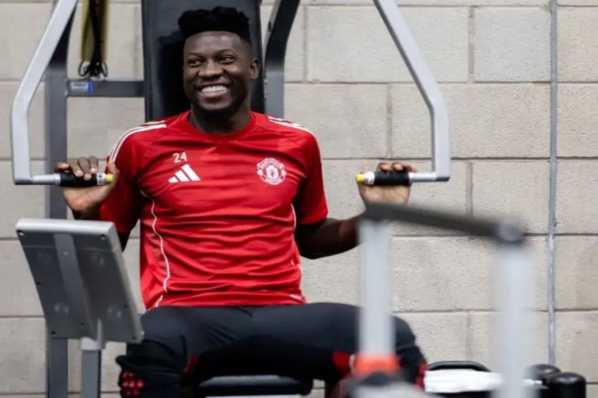 آندره اونانا منچستریونایتد را در دیدار برابر فولام همراهی می‌کند