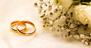 ازدواج پنهانی پسر دانشجو با مادر دوستش به خاطر پول