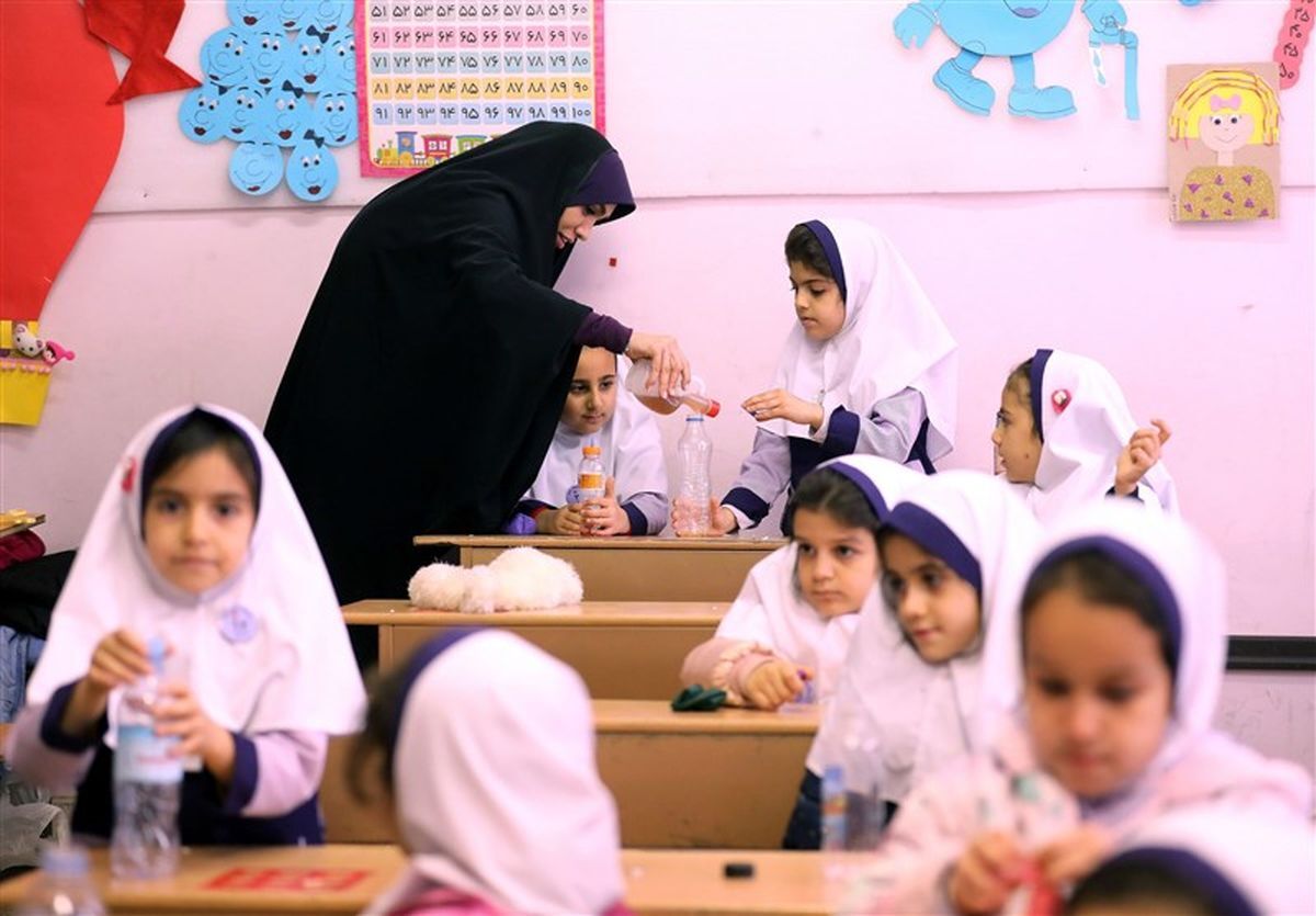 آغاز واریز حقوق فروردین معلمان و فرهنگیان/ زمان اعمال افزایش حقوق معلمان اعلام شد