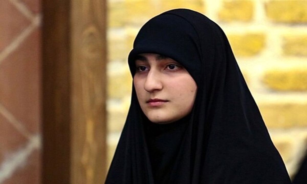 تصویر زینب سلیمانی در مراسم خاکسپاری محمد کاسبی