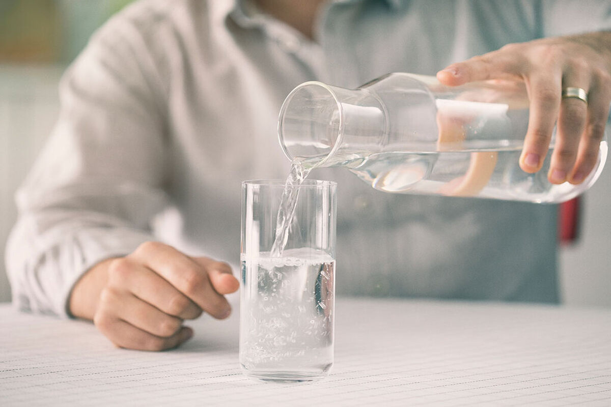 معجزه شگفت‌انگیز افزودن این ادویه به آب | چطور بدنمان در سرما کم آب نشود؟