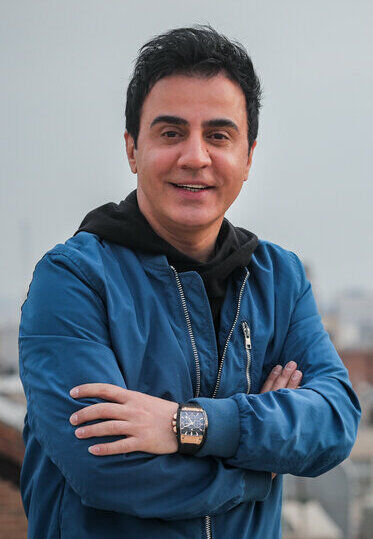 رقص هندی و خوانندگی عمو پورنگ در دبی!