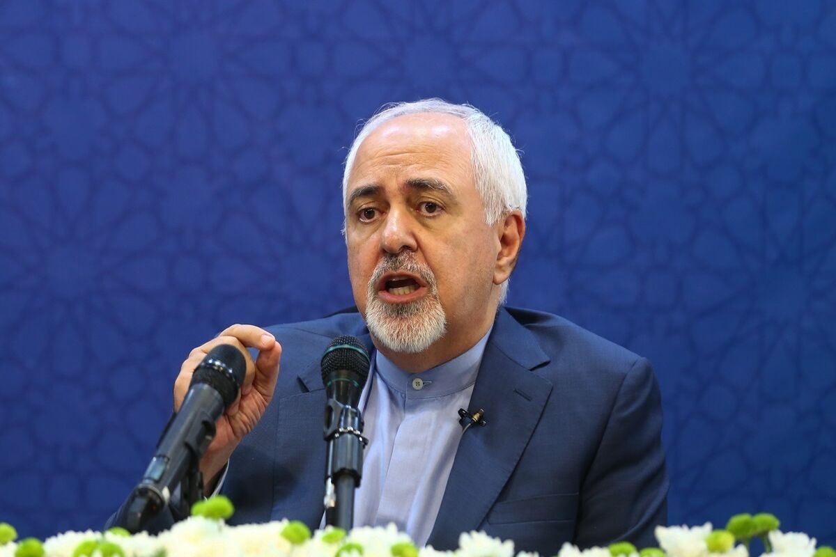 ظریف: وقتی در ایران مسئولیت می‌گیرید باید برخی رفتارها را به جان بخرید + فیلم