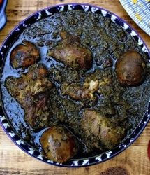 طرز تهیه شوید قورمه گیلانی، غذایی اصیل با طعمی فراموش‌نشدنی!
