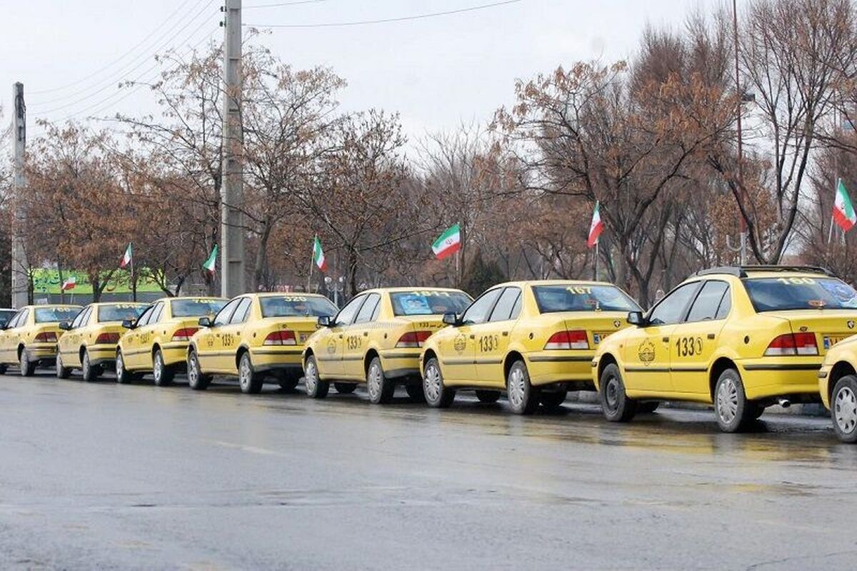 عکس یواشکی از نوع نشستن شرم آور یک مرد در تاکسی سوژه شد/ تصویر
