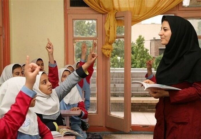نحوه برخورد دولت با معلمانی که واکسن نزده‌اند، چیست؟