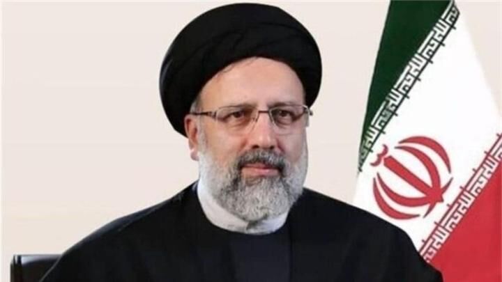 نماز خواندن ابراهیم رئیسی در هواپیمای سفر به نیویورک جنجال برانگیز شد + عکس