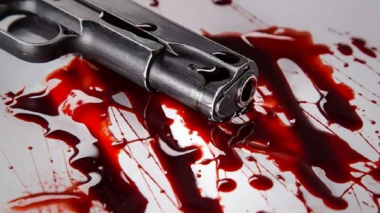 مرد میانسال با اسلحه وارد آرایشگاه زنانه شد