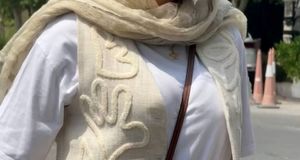 استایل همسر خواننده معروف پاپ، به سبک دهه هفتاد!