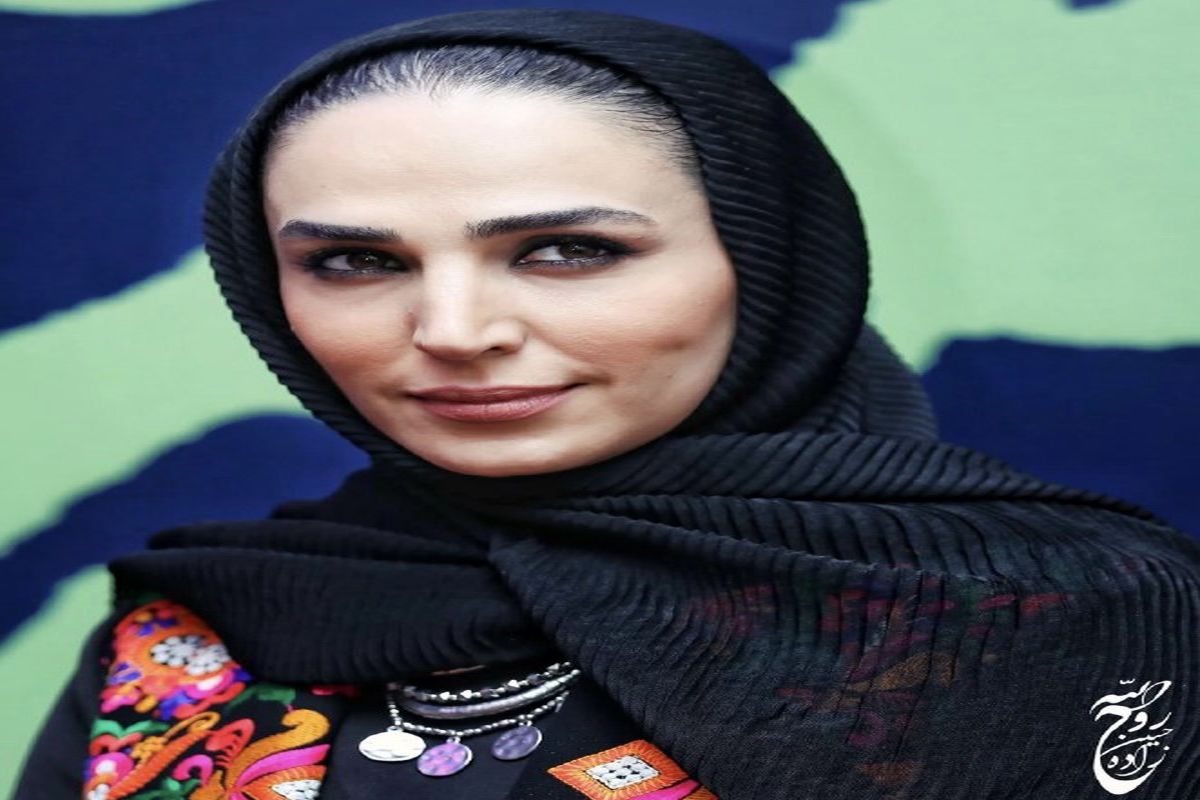 زینب احدی مربی پرورشگاه سریال بچه مهندس در ۴۰ سالگی با لباس لری