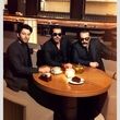 مشاهده لباس و چهره متفاوت بازیگران بامداد خمار پشت میز+عکس