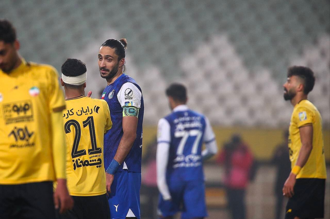 مورایس یک استقلالی را اخراج کرد