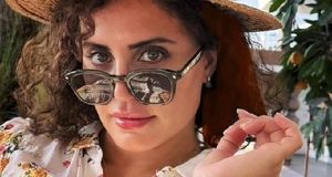  الناز شاکردوست با استایل‌ خبرساز در حال هواخوری/ ببینید