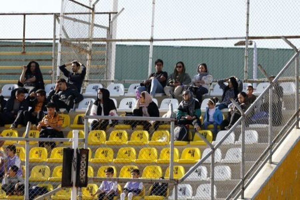  اتفاق جالب در لیگ یک؛ حضور زنان در ورزشگاه جم