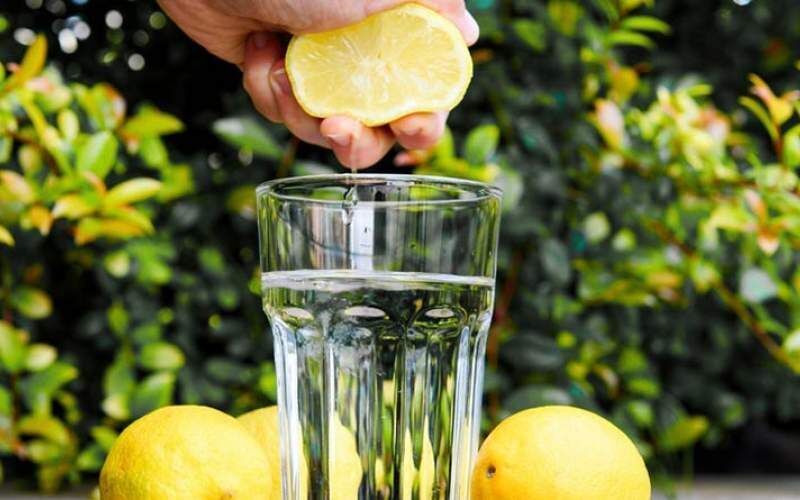 عوارض ناشتا خوردن آبلیمو برای دندان‌ها