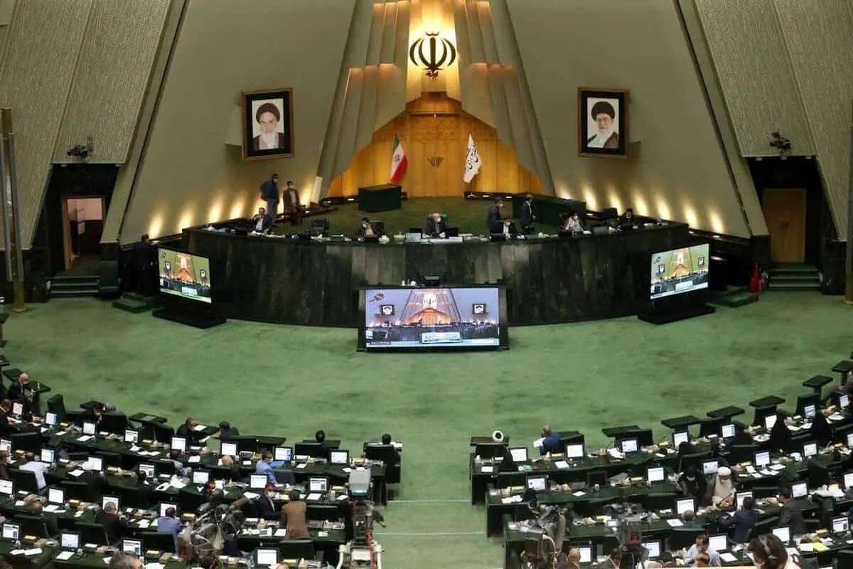 تصاویری از بگو و بخند رسایی با قالیباف هنگام بررسی صلاحیت وزرا