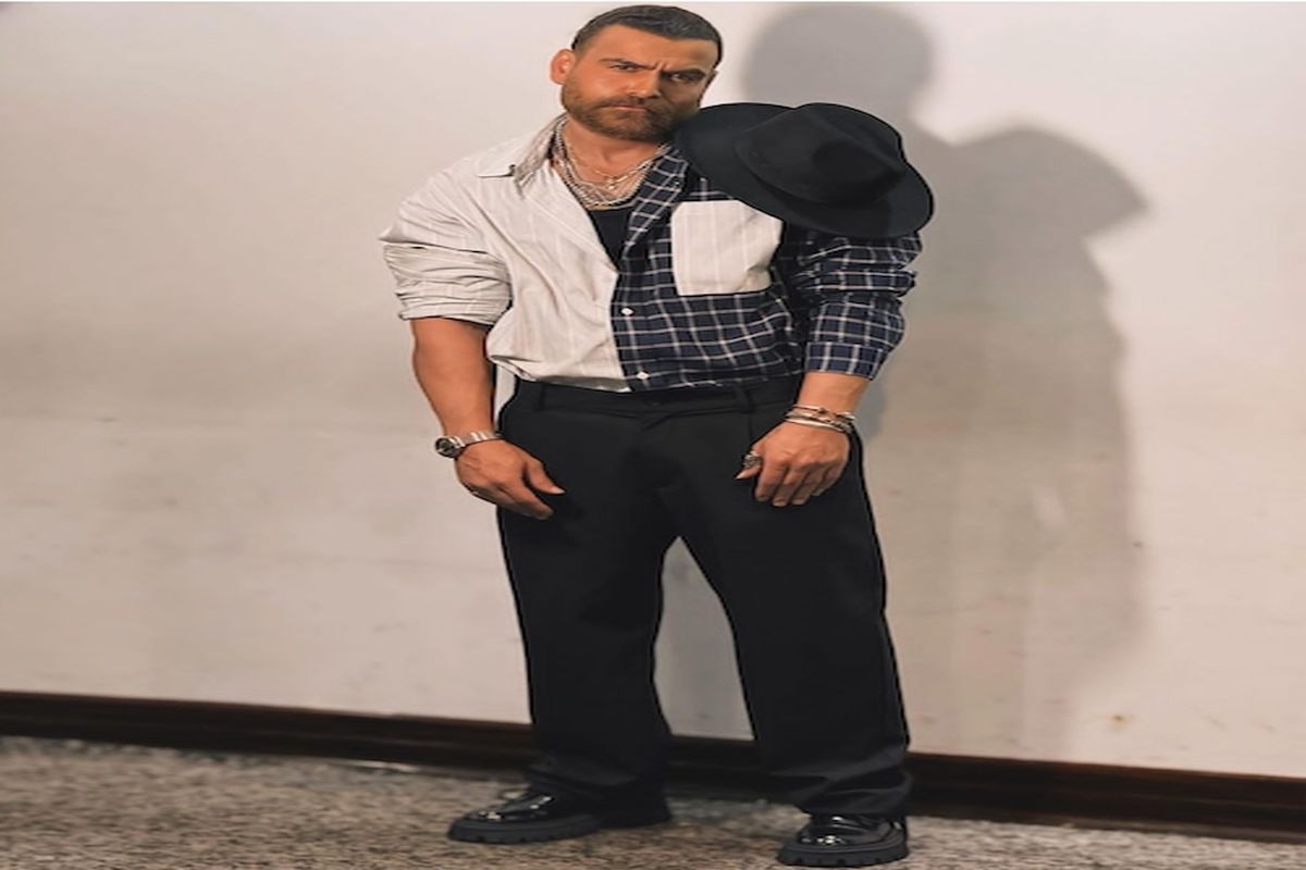 معین زد بدن عضلانی خود را به رخ کشید