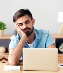 هدبندی که مشکل بی‌خوابی را حل می‌کند