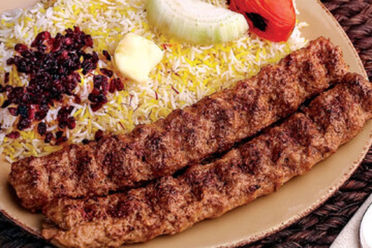 تصاویری دیده نشده از یک چلوکبابی که مهمترین رستوران تهران قدیم بود