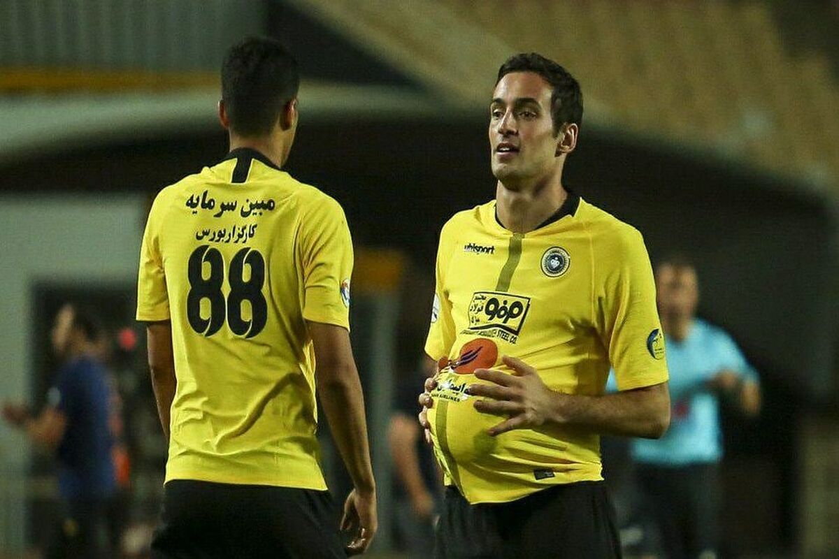 سومین بازیکن سپاهان امروز پرسپولیسی می‌شود