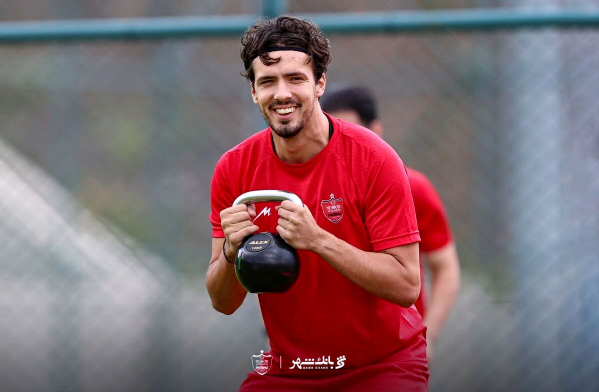 خرید جدید پرسپولیس، پیراهن سرخ را به تن کرد