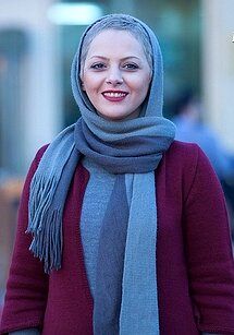 چکامه چمن‌ماه در حین سیگار کشیدن! / عکس جدید