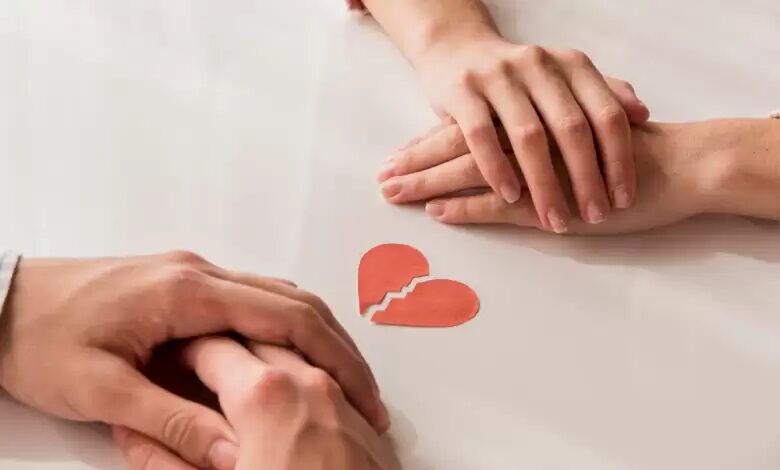 همسرم فقط در فضای مجازی است نه غذا داریم نه آسایش!  /طلاقش می‌دهم