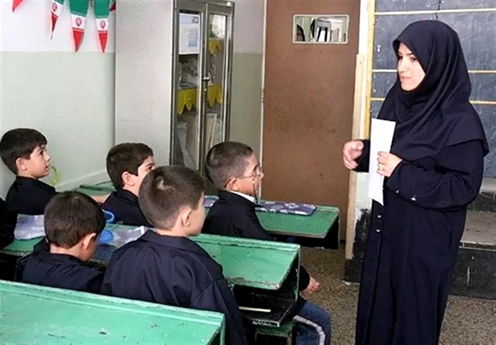 زمان واریز حقوق اسفند معلمان و فرهنگیان مشخص شد
