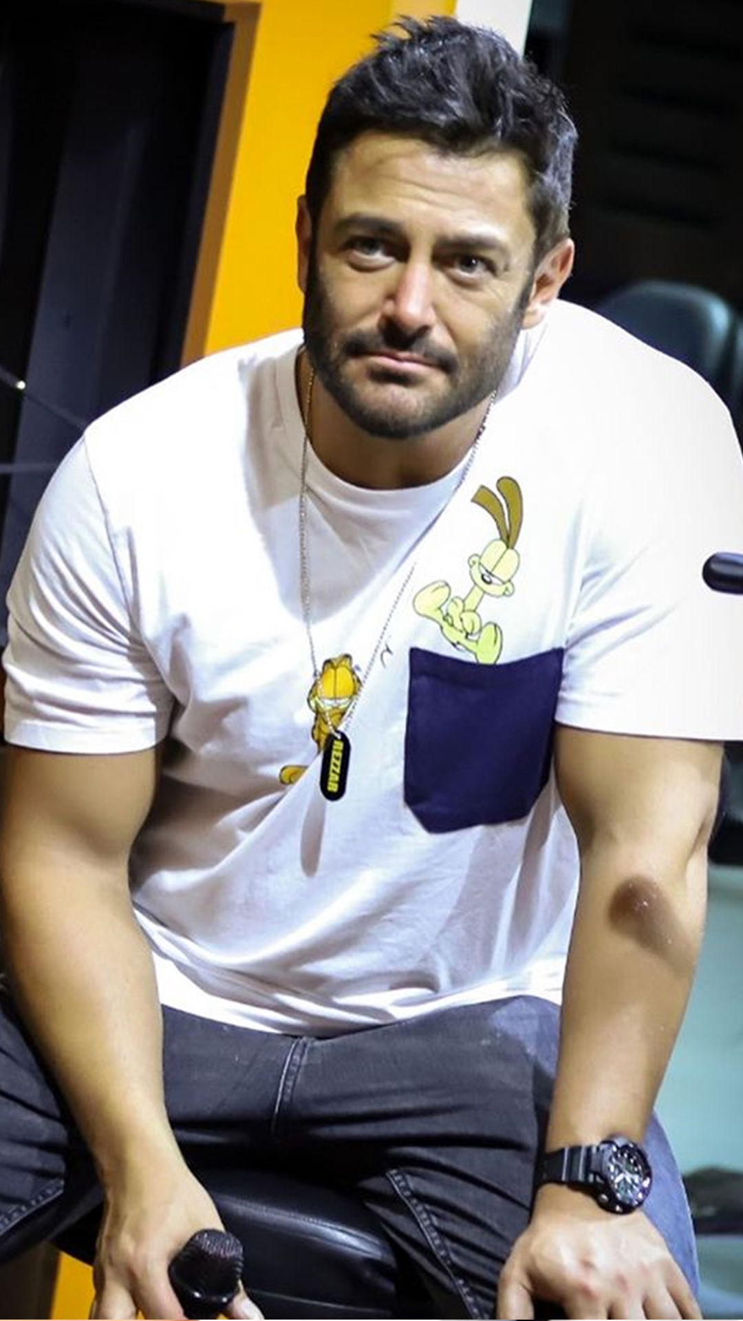 استایل منشوری رضا گلزار با برادر الناز شاکردوست در خارج!/ عکس